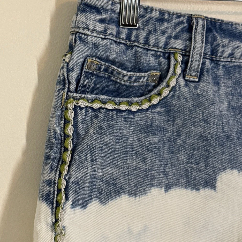 Free People Low Tide Dip Dye Bleached‎ Embroidered Jean Shorts Size 26 READ